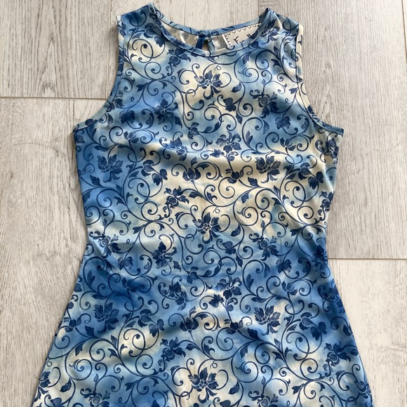 Blue and white floral sundress - Picture 8 of 9